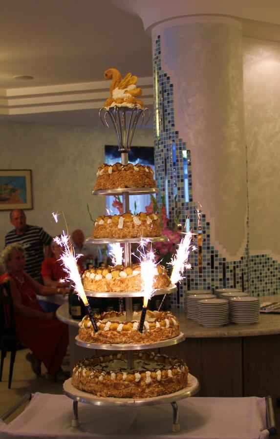 בלריה-איגאה מרינה Hotel Capri מראה חיצוני תמונה