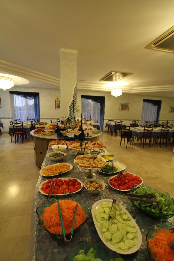 בלריה-איגאה מרינה Hotel Capri מראה חיצוני תמונה