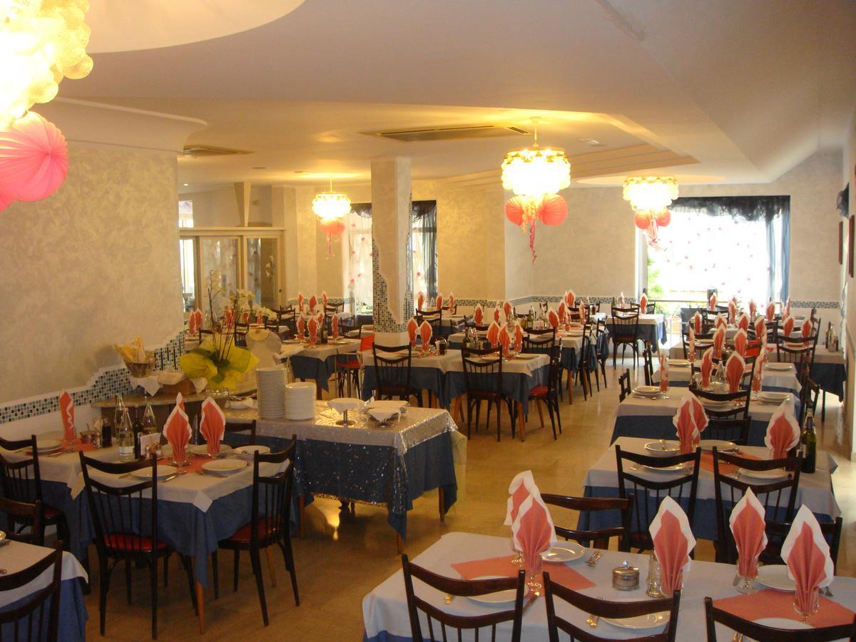 בלריה-איגאה מרינה Hotel Capri מראה חיצוני תמונה
